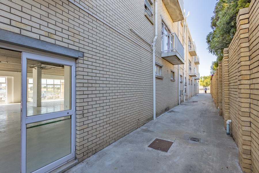 To Let commercial Property for Rent in Vredekloof Western Cape